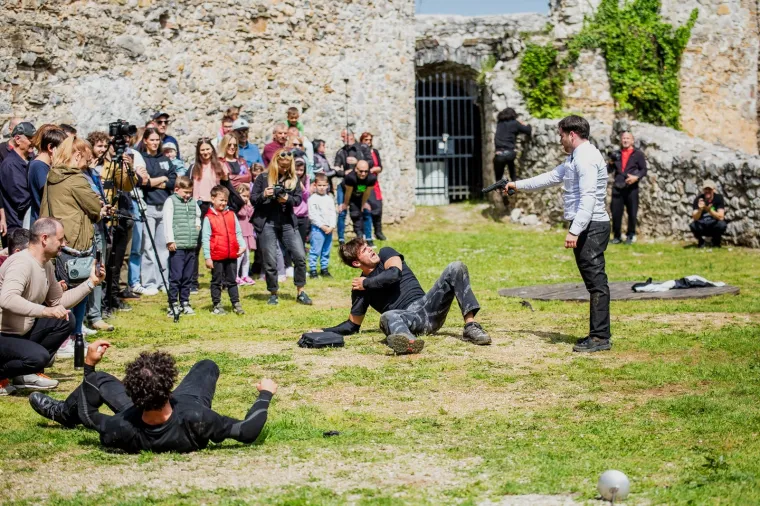 Adrenalin, mačevi i velika imena filmskog platna: Karlovac postaje centar svjetske kaskaderske scene!