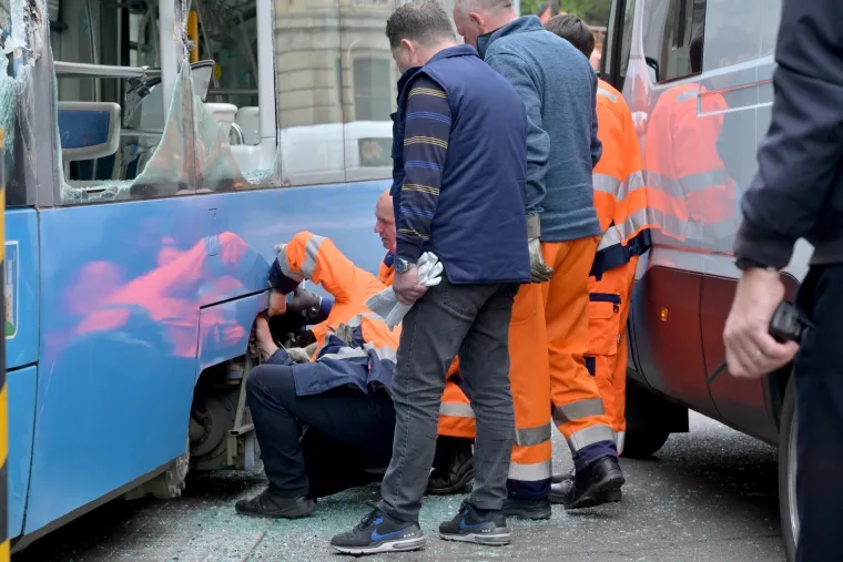 Zastoj u centru Zagreba zbog sudara kamiona i tramvaja: Staklo je posvuda, ove linije voze zaobilazno