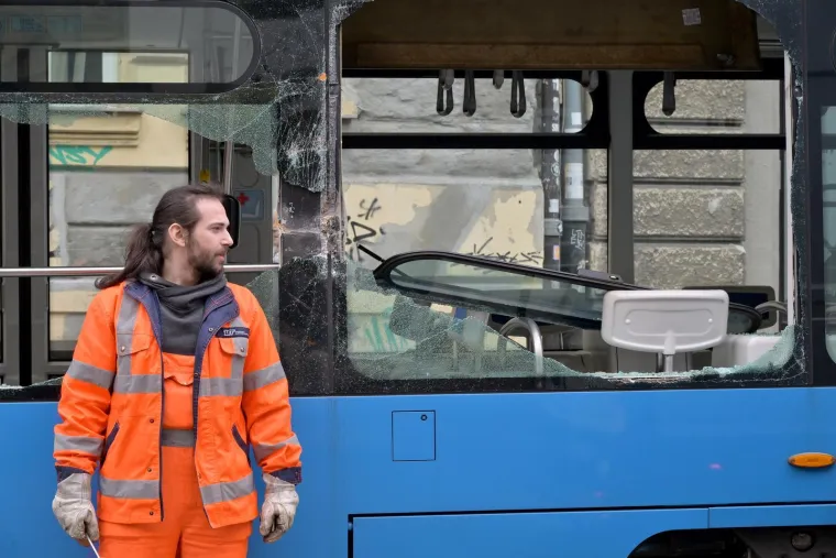 Zastoj u centru Zagreba zbog sudara kamiona i tramvaja: Staklo je posvuda, ove linije voze zaobilazno