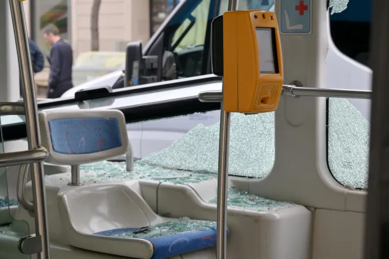 Zastoj u centru Zagreba zbog sudara kamiona i tramvaja: Staklo je posvuda, ove linije voze zaobilazno