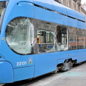 Zastoj u centru Zagreba zbog sudara kamiona i tramvaja: Staklo je posvuda, ove linije voze zaobilazno