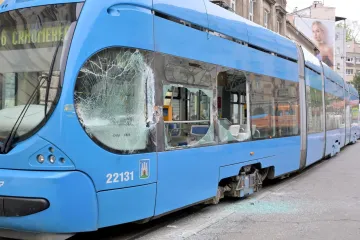 Zastoj u centru Zagreba zbog sudara kamiona i tramvaja: Staklo je posvuda, ove linije voze zaobilazno