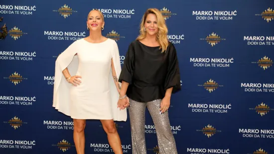 Blizanke Bučević pozirale u rodnom gradu i pokazale koliko su povezane: Objava odu&scaron;evila fanove