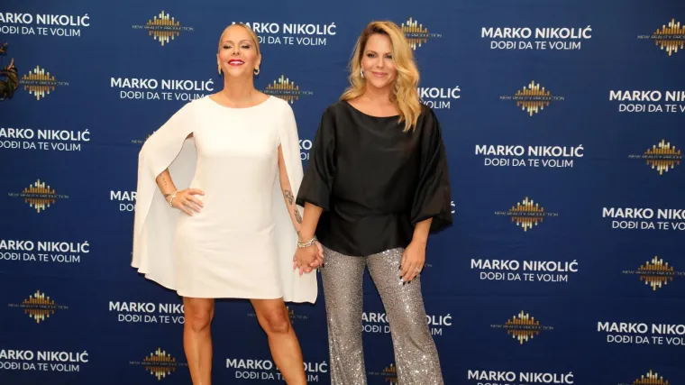 Blizanke Bučević pozirale u rodnom gradu i pokazale koliko su povezane: Objava odu&scaron;evila fanove