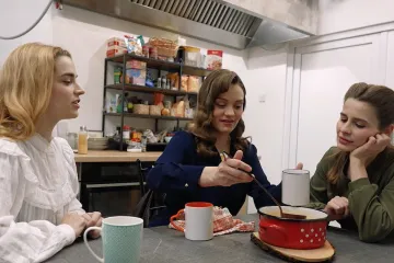 Zavirili smo na set 'Divljih pčela' i otkrili njihov najtopliji ritual između snimanja scena