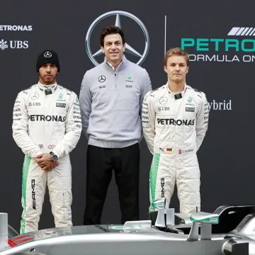 &Scaron;ef Mercedesa otkrio kako je bio korak do otkaza Hamiltonu i Rosbergu