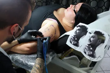 Ne, ovo nije AI: Djevojka iz Krapine &scaron;okirala Houdeka, posvetila mu ogromnu tetovažu