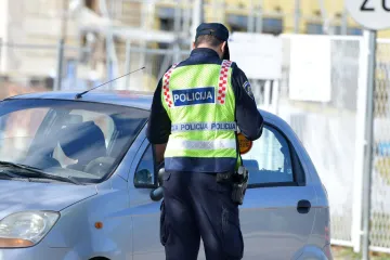 Pijani Srbin &scaron;okirao policiju kod Zadra: Evo koliko je promila imao, ovo je blizu kome