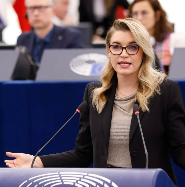 Kad nije u &scaron;tiklama bira tenisice, obožava kelj varivo i fa&scaron;irance: 'Korektor je moj saveznik'