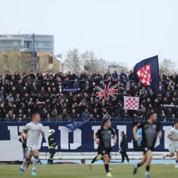 Crno u Osijeku: Boysi mahali sumnjivom zastavom, ali svi su gledali u trenera Vukovara