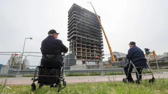 Ljudi javljaju da se dimi u Vjesniku, evo o čemu se radi: 'Režemo i s plamenim mačem'