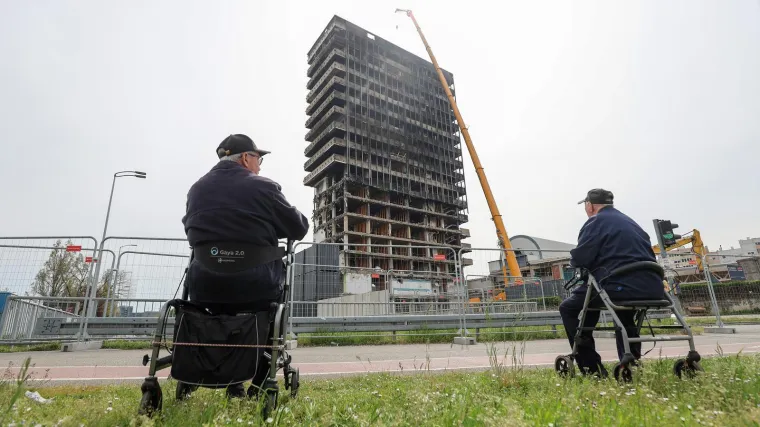 Ljudi javljaju da se dimi u Vjesniku, evo o čemu se radi: 'Režemo i s plamenim mačem'