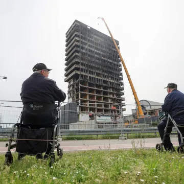 Ljudi javljaju da se dimi u Vjesniku, evo o čemu se radi: 'Režemo i s plamenim mačem'