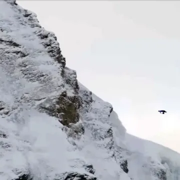 Njima niti nebo nije granica: Spektakularni Base jump iznad Alpa