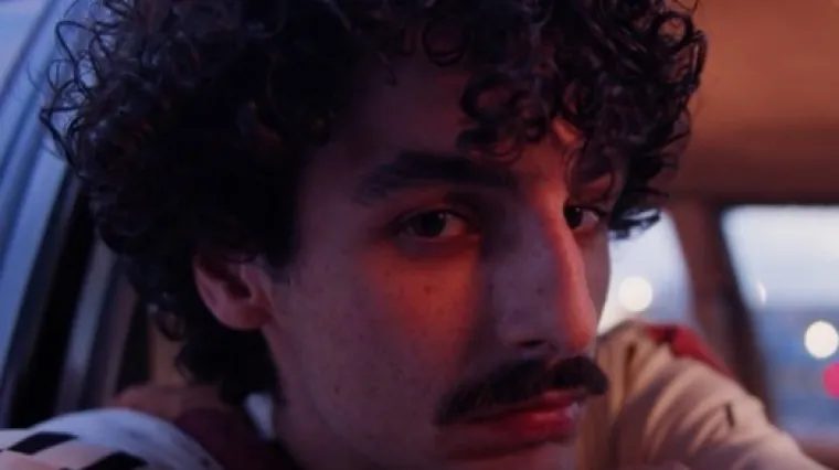 Doživjeli su svoj vrhunac 70-ih godina, a evo ih opet: Dlakavi trend vratio se u modu