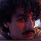 Doživjeli su svoj vrhunac 70-ih godina, a evo ih opet: Dlakavi trend vratio se u modu