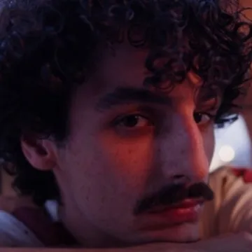 Doživjeli su svoj vrhunac 70-ih godina, a evo ih opet: Dlakavi trend vratio se u modu