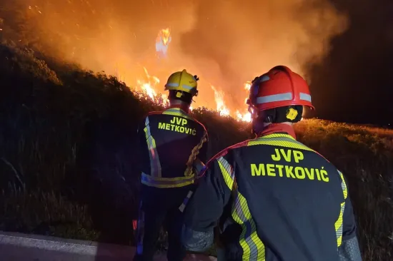 Burna noć iza vatrogasaca: Uga&scaron;en požar u dolini Neretve, &scaron;teta je velika