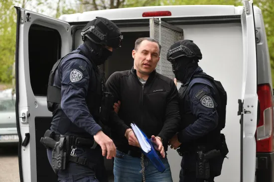 Srđan Mlađan u lancima stigao na sud: Novinarima dobacio dvije rečenice