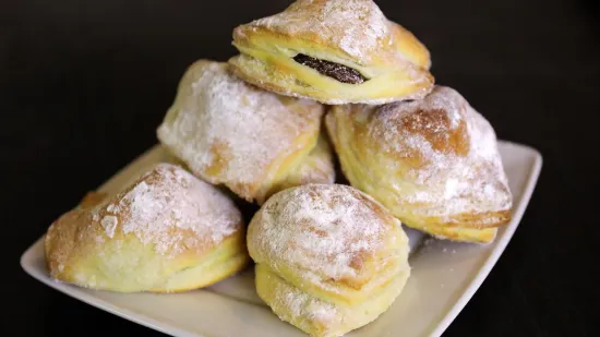 Volite li i vi desert koji je odu&scaron;evio Biserkine goste? Donosimo dva tradicionalna recepta