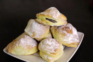 Volite li i vi desert koji je odu&scaron;evio Biserkine goste? Donosimo dva tradicionalna recepta