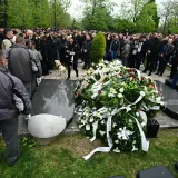 Brojni poznati se oprostili od Du&scaron;ka Vujo&scaron;evića uz stihove hrvatske dive