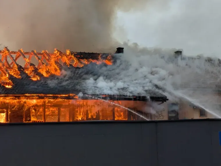 Doznajemo detalje buktinje u skladi&scaron;tima HŽ-a: 'Vatrogasci će dežurati cijelu noć'