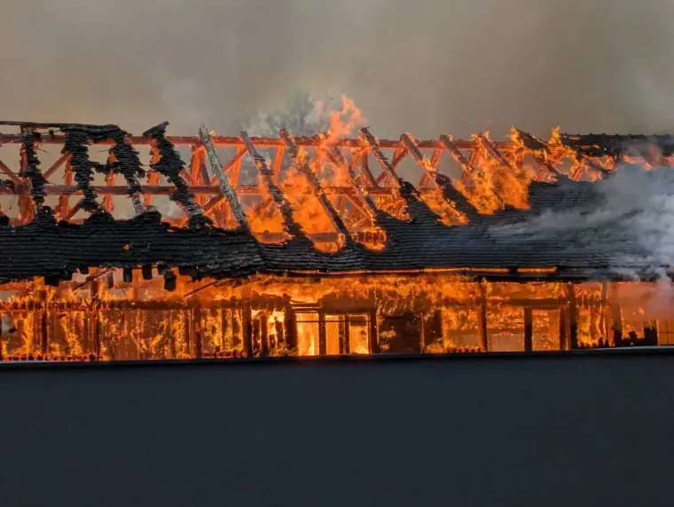 Doznajemo detalje buktinje u skladi&scaron;tima HŽ-a: 'Vatrogasci će dežurati cijelu noć'