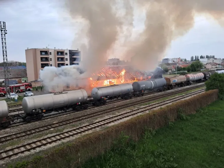 Doznajemo detalje buktinje u skladi&scaron;tima HŽ-a: 'Vatrogasci će dežurati cijelu noć'