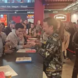 Jamie Oliver stigao u Beograd: 'Ovo je sjajan grad!' Pogledajte kako se družio s obožavateljima
