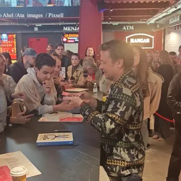 Jamie Oliver stigao u Beograd: 'Ovo je sjajan grad!' Pogledajte kako se družio s obožavateljima