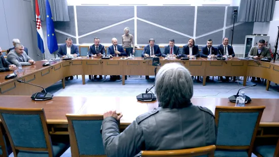 Politička kriza trese Hrvatskom, sijevaju optužbe: Hoće li stvar rije&scaron;iti 'golub pismono&scaron;a'?