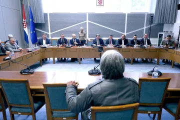 Politička kriza trese Hrvatskom, sijevaju optužbe: Hoće li stvar rije&scaron;iti 'golub pismono&scaron;a'?