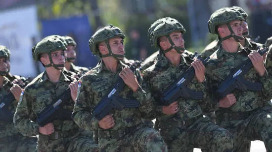 Srbija se jo&scaron; naoružava, Vučić želi i robotizaciju vojske, a Anu&scaron;ić otkrio brine li ga to sve