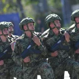 Srbija se jo&scaron; naoružava, Vučić želi i robotizaciju vojske, a Anu&scaron;ić otkrio brine li ga to sve