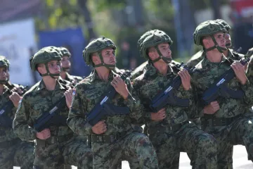 Srbija se još naoružava, Vučić želi i robotizaciju vojske, a Anušić otkrio brine li ga to sve