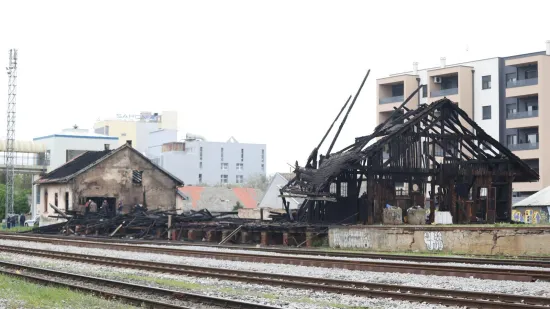 Poznat uzrok požara koji je potpuno spalio skladi&scaron;te HŽ-a u Osijeku