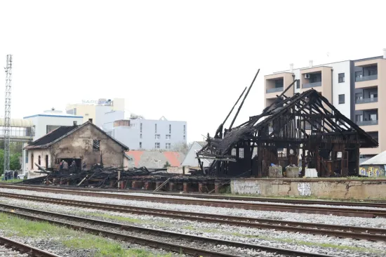 Poznat uzrok požara koji je potpuno spalio skladi&scaron;te HŽ-a u Osijeku