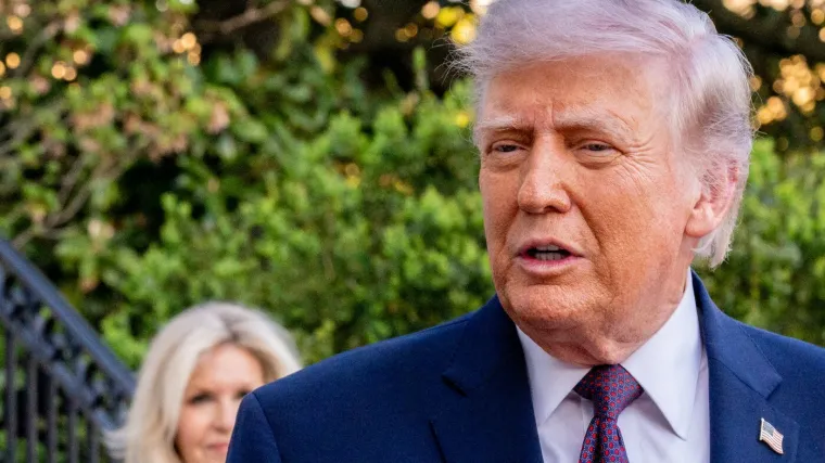 Ne staje! Trump ponovno objavio AI sliku: Pogledajte tko ga grli