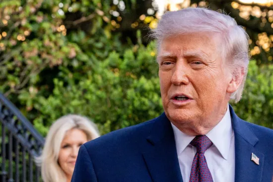 Ne staje! Trump ponovno objavio AI sliku: Pogledajte tko ga grli