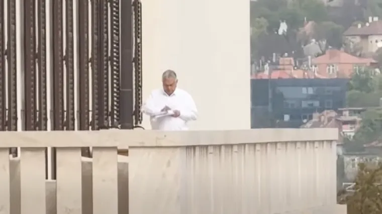 Magyar snimio Orbana na terasi pa ismijao njegov odlazak: '&Scaron;to mislite da čita?'