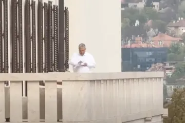 Magyar snimio Orbana na terasi pa ismijao njegov odlazak: '&Scaron;to mislite da čita?'