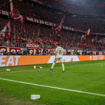 Luda koreografija i sila legendi u ložama: Pogledajte scene s utakmice koja će se zauvijek pamtiti