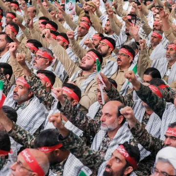 Vi&scaron;e od 26 milijuna Iranaca javilo se za vojnu službu: Prijavili se predsjednik i većina ministara