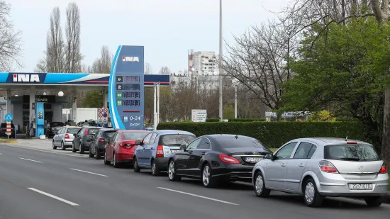 Ovo je put nafte od bu&scaron;otine do va&scaron;eg automobila: Na pumpi ne plaćate gorivo - plaćate strah