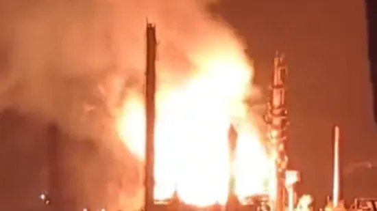 Rafinerija gorjela 13 sati, objavljena snimka buktinje: 'Pogođena je proizvodnja benzina'