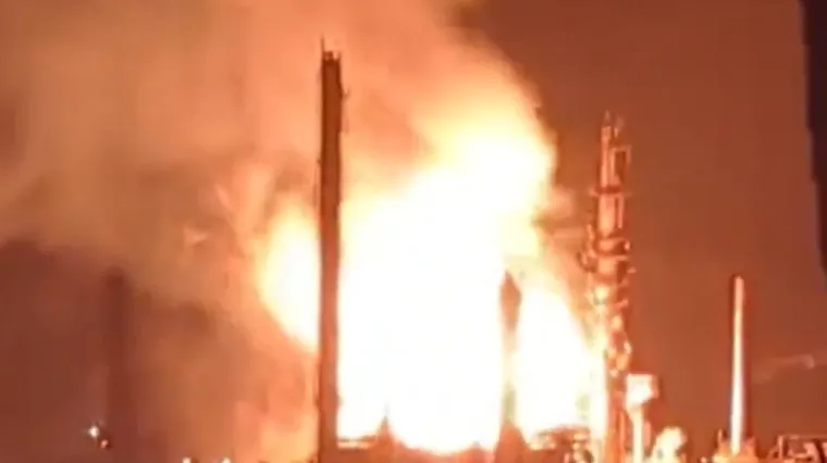 Rafinerija gorjela 13 sati, objavljena snimka buktinje: 'Pogođena je proizvodnja benzina'