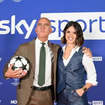 Talijanska legenda razbila glavu udarajući u stol u prijenosu uživo, voditeljica u &scaron;oku