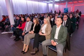 Struka poslala snažnu poruku antikomunikatoru godine