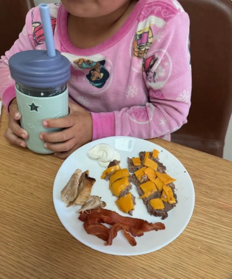 Hrani djecu samo mesom i priprema ih za treći svjetski rat: 'Stvar je u preživljavanju'